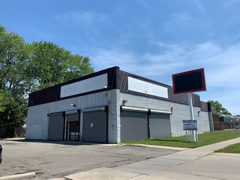 15000-15040 W 7 Mile Rd, Detroit, MI for lease - Building Photo - Image 1 of 5