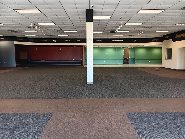 9230 N Highway 6, Navasota, TX for sale - Interior Photo - Image 2 of 38