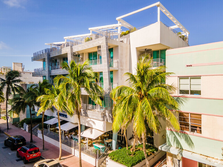 1437 Collins Ave, Miami Beach, FL for sale - Primary Photo - Image 1 of 1