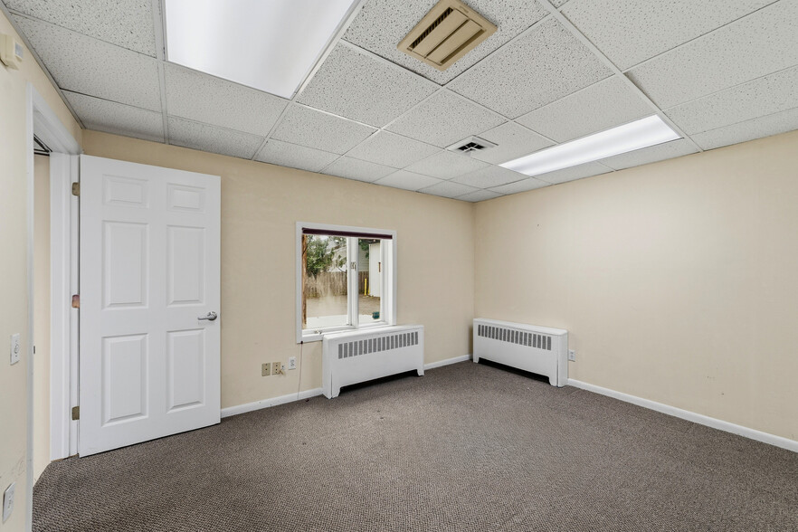 2406 New Rd, Northfield, NJ for sale - Interior Photo - Image 3 of 26