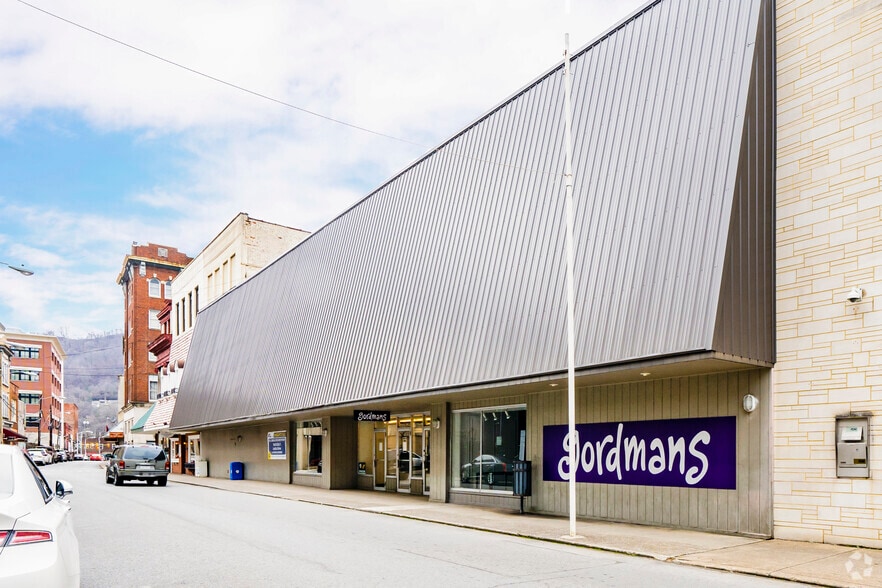321 Stratton St, Logan, WV for lease - Primary Photo - Image 1 of 15