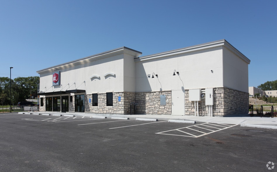 211 S 18th St Expy, Kansas City, KS for lease - Building Photo - Image 2 of 2