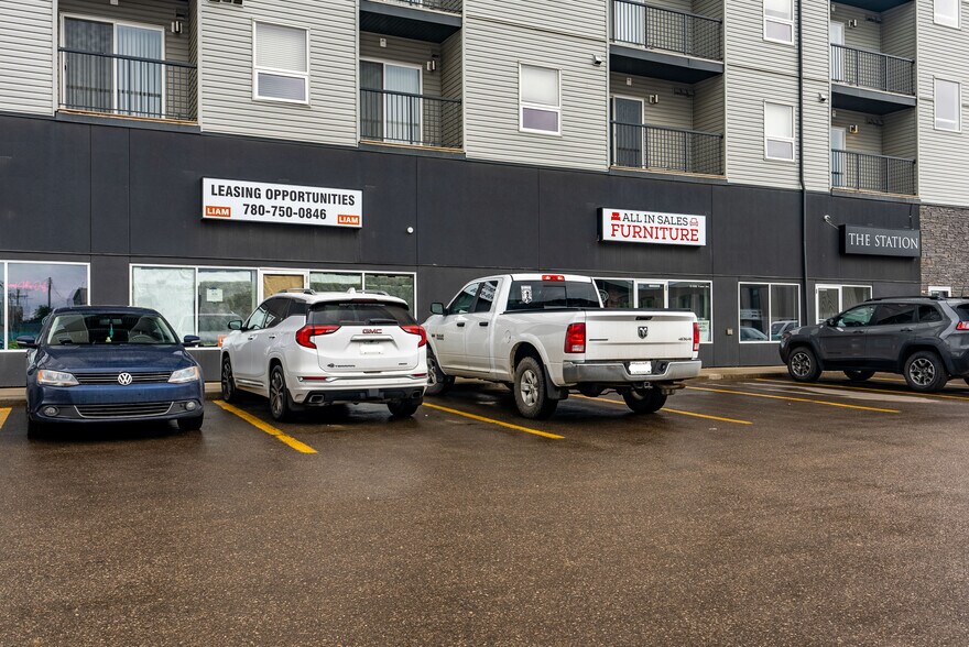 8102 Fraser Ave, Fort McMurray, AB à vendre - Photo du bâtiment - Image 1 de 1