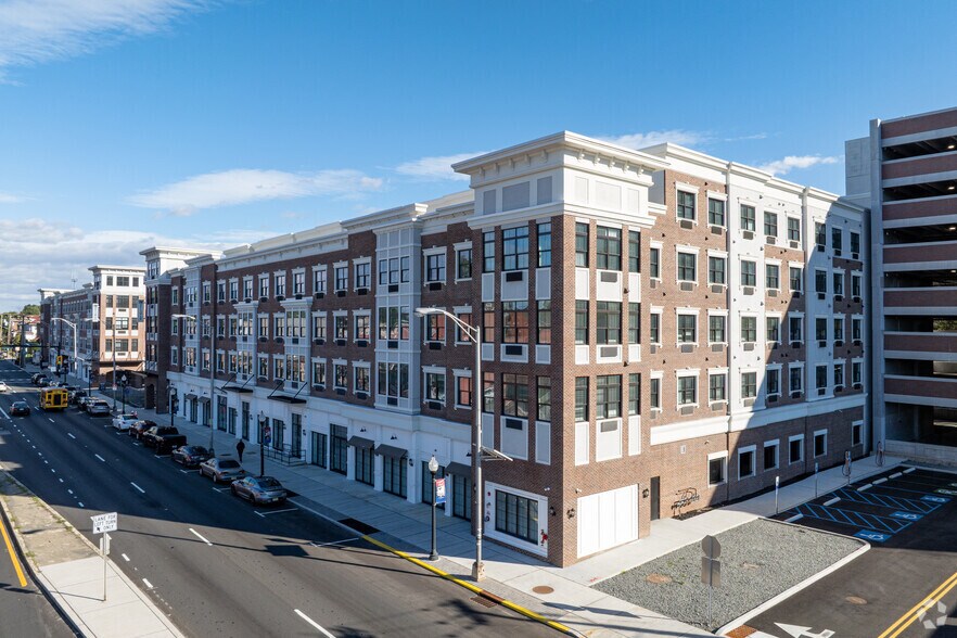 10 W Westfield Ave W, Roselle Park, NJ à louer - Photo principale - Image 1 de 67