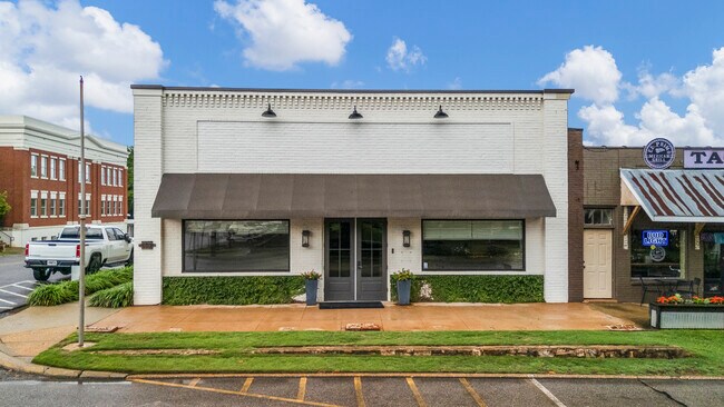 Plus de détails pour 102 S College St, Hamilton, GA - Commerce de détail à vendre