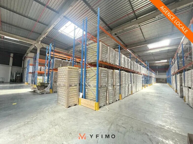 Industrial in Épône for lease - Building Photo - Image 1 of 4