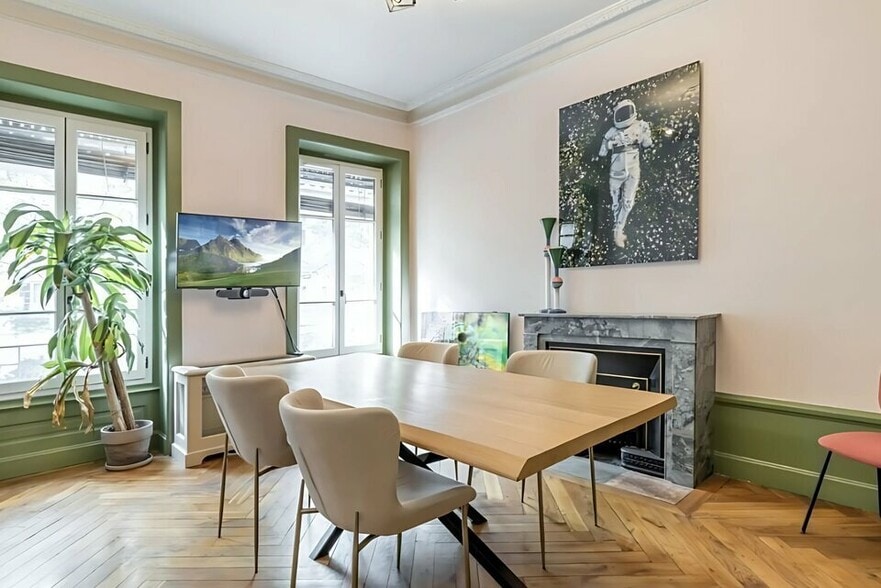 30 Rue De Chabrol, Paris for lease - Interior Photo - Image 2 of 3