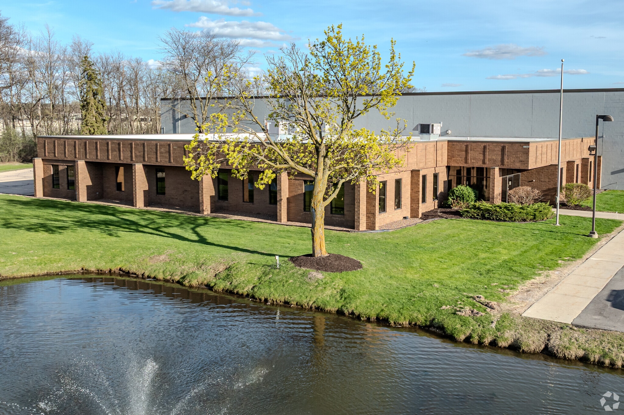 16405-16465 W Lincoln Ave, New Berlin, WI for lease Building Photo- Image 1 of 11