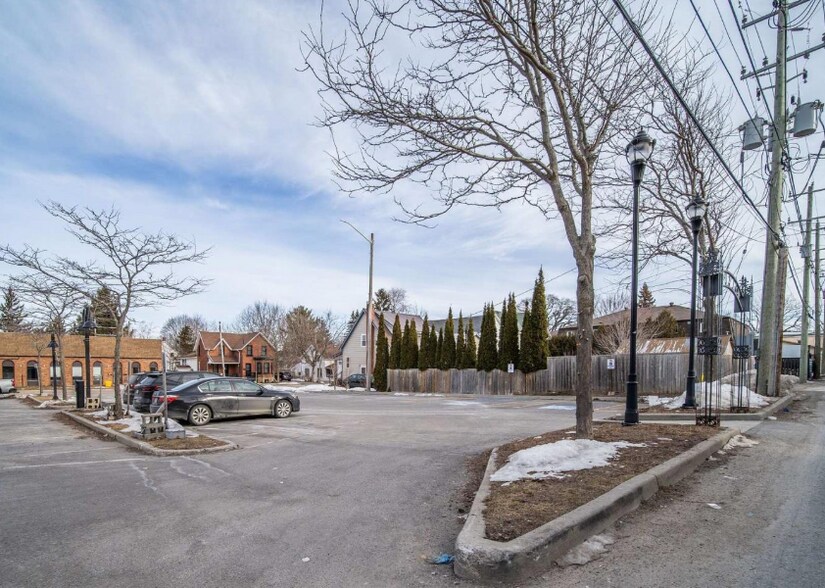 138 King St E, Gananoque, ON for lease - Building Photo - Image 2 of 5