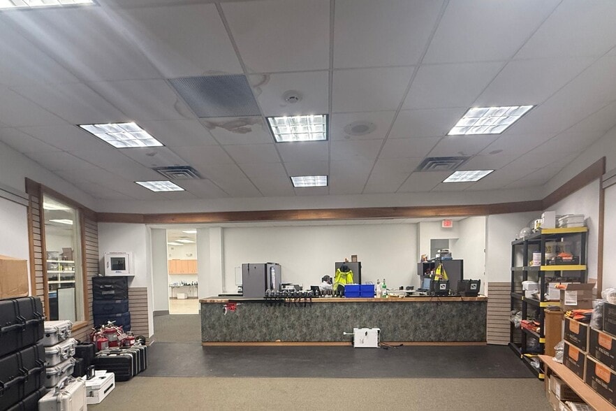 300 Ferry Blvd, Stratford, CT for lease - Interior Photo - Image 3 of 26