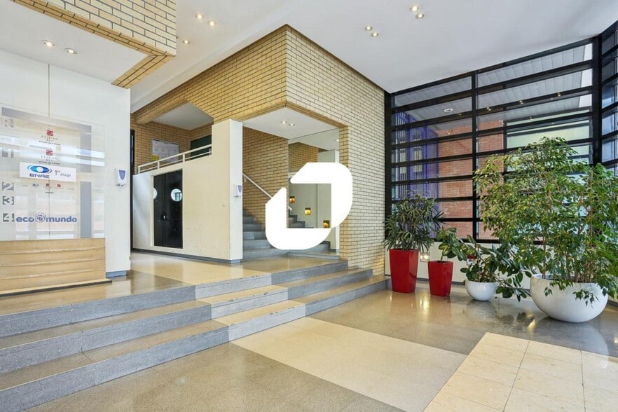 Bureau dans Issy-les-Moulineaux à louer - Hall d’entrée - Image 2 de 15