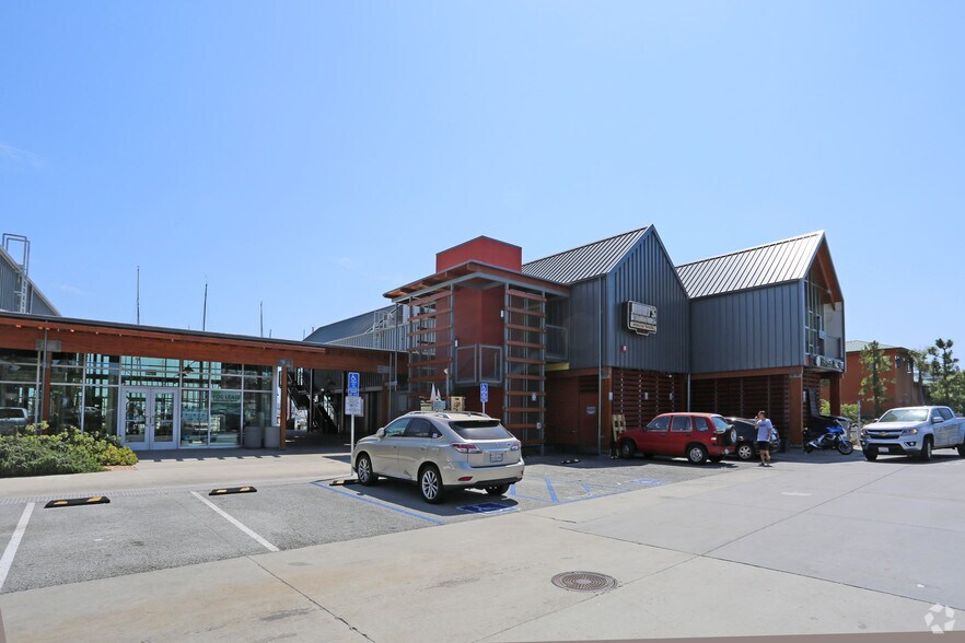 4990 N Harbor Dr, San Diego, CA à louer - Photo du bâtiment - Image 3 de 3