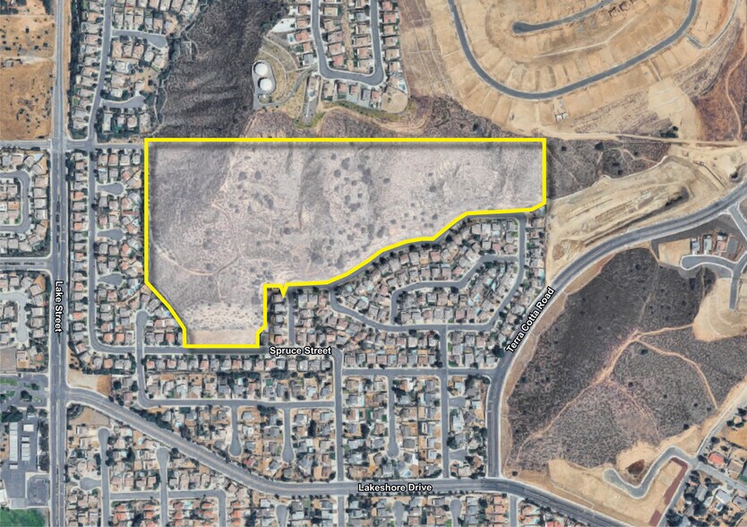 Spruce Street, Lake Elsinore, CA à vendre - Aérien - Image 2 de 4