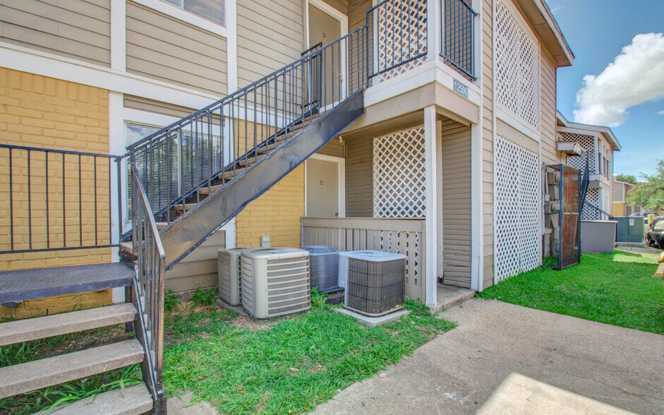 12506 Ashford Meadow Dr, Houston, TX à vendre - Photo du bâtiment - Image 2 de 28