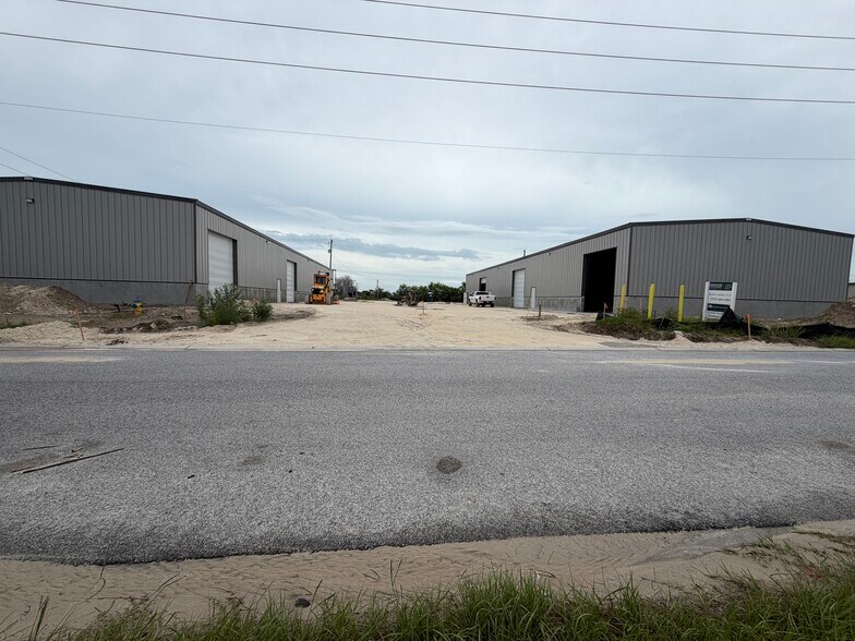 0 Roam Ave, New Port Richey, FL à louer - Photo du bâtiment - Image 1 de 4