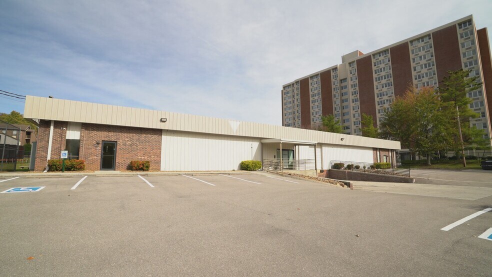 4440 Walker Blvd, Knoxville, TN à vendre - Vidéo sur l’inscription commerciale - Image 2 de 66
