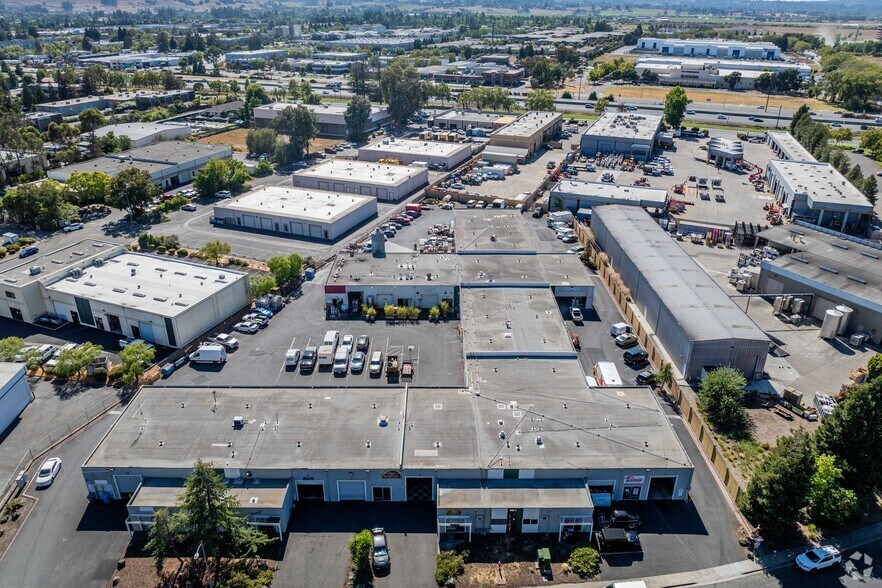 5625 State Farm Dr, Rohnert Park, CA à louer - Photo du bâtiment - Image 2 de 3