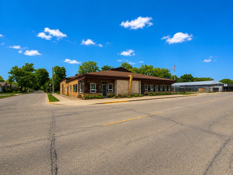 742 W Greenwood Ave, Waukegan, IL for sale - Building Photo - Image 3 of 20