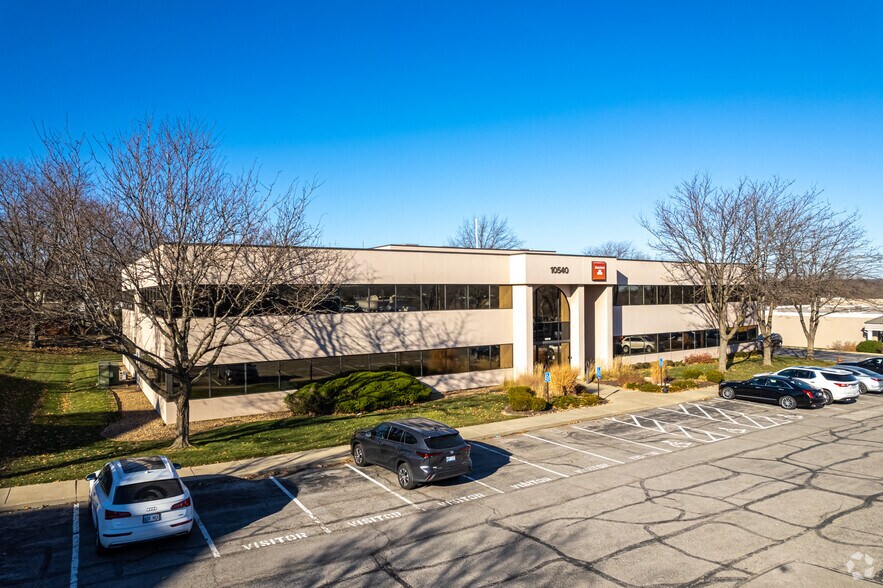 10540 Marty St, Overland Park, KS à louer - Photo du bâtiment - Image 1 de 14