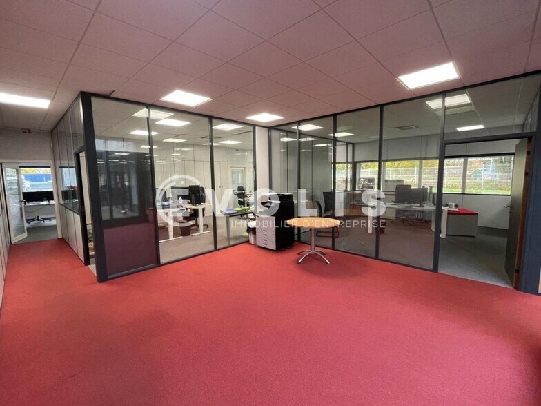 Flex in Sainghin-en-Mélantois for lease - Interior Photo - Image 3 of 8