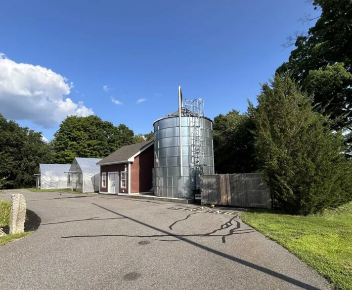 244 Amesbury Rd, Kensington, NH à louer - Photo du bâtiment - Image 3 de 12