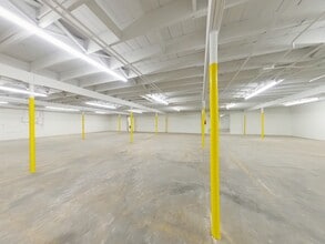 2463 S Riverside Dr, Fort Worth, TX for lease Interior Photo- Image 2 of 9