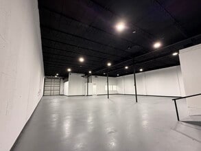 52 SW 5th Ct, Pompano Beach, FL for lease Interior Photo- Image 2 of 10