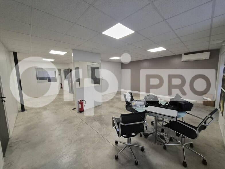 Flex in Reims for lease - Building Photo - Image 1 of 12