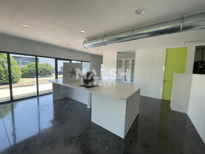 Bureau dans CHAZAY-D'AZERGUES à louer - Photo intérieure - Image 2 de 16