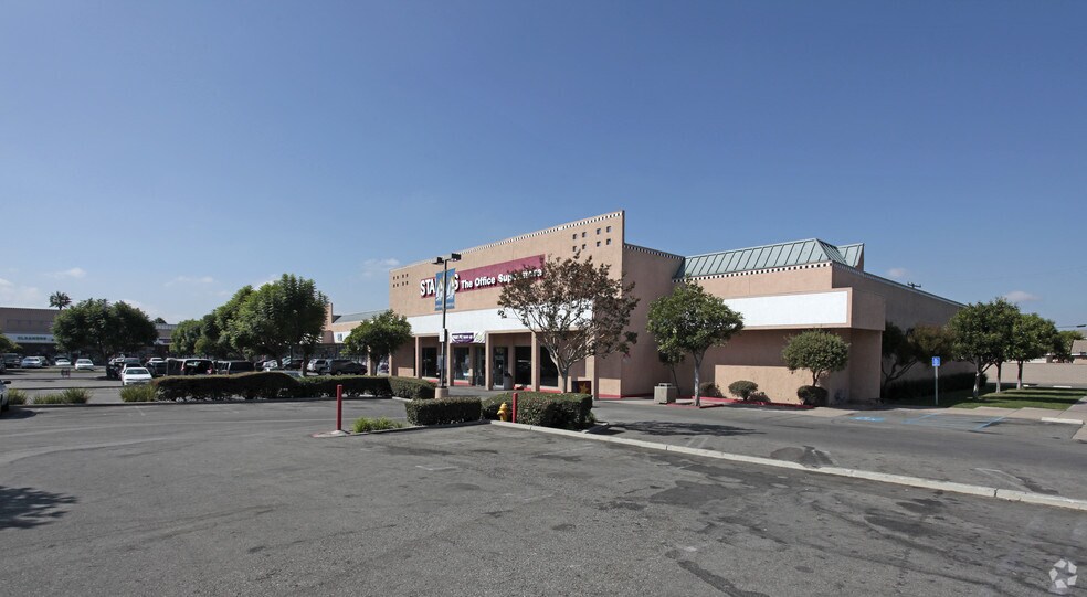 13011-13133 Harbor Blvd, Garden Grove, CA à louer - Photo principale - Image 1 de 2