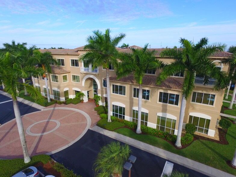 24311 Walden Center Dr, Bonita Springs, FL à vendre - Photo du bâtiment - Image 2 de 7