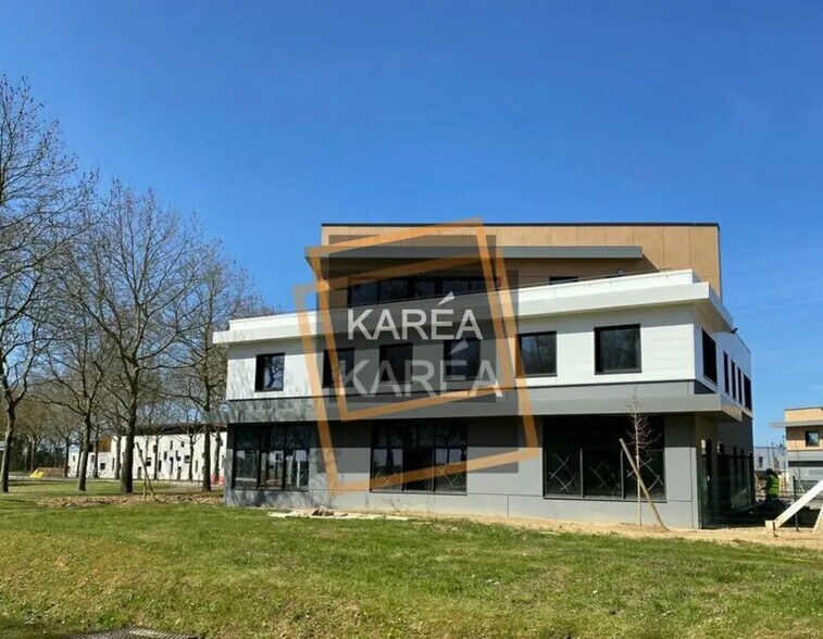 Office in Serris for lease - Building Photo - Image 2 of 15