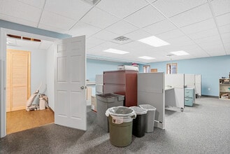 174 Davis St, Douglas, MA à louer Photo intérieure- Image 1 de 11