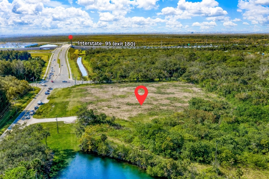 9150 Ellis Rd, Melbourne, FL à vendre - Photo du bâtiment - Image 2 de 7
