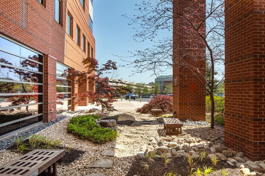 10710 Charter Dr, Columbia, MD à louer - Photo du bâtiment - Image 3 de 10