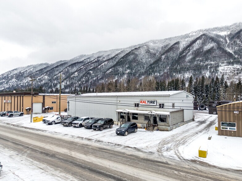 671 Douglas Fir Rd, Sparwood, BC à vendre - Photo du bâtiment - Image 1 de 6