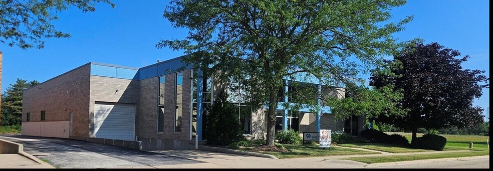 1570 St Paul Ave, Gurnee, IL for sale - Building Photo - Image 2 of 4
