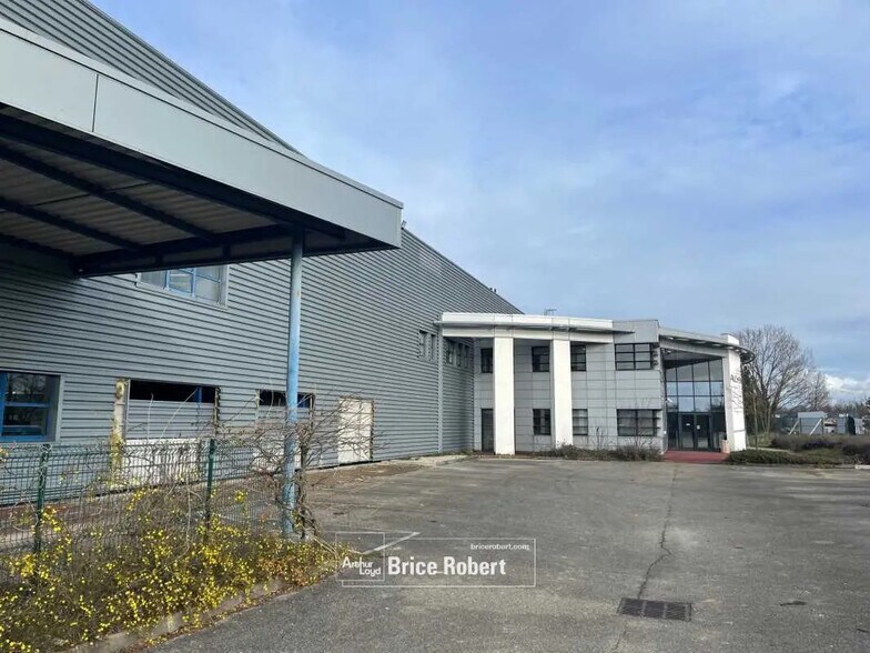 Bureau dans Miribel à louer - Photo du bâtiment - Image 1 de 12