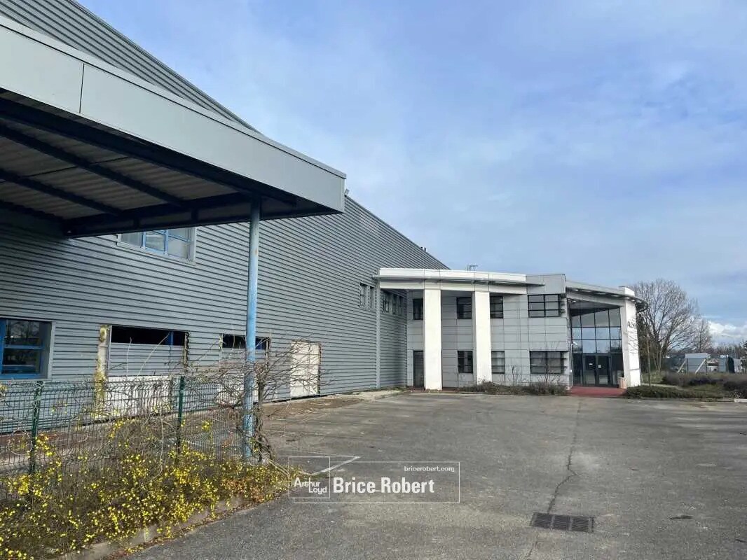 Office in Miribel for lease Building Photo- Image 1 of 13