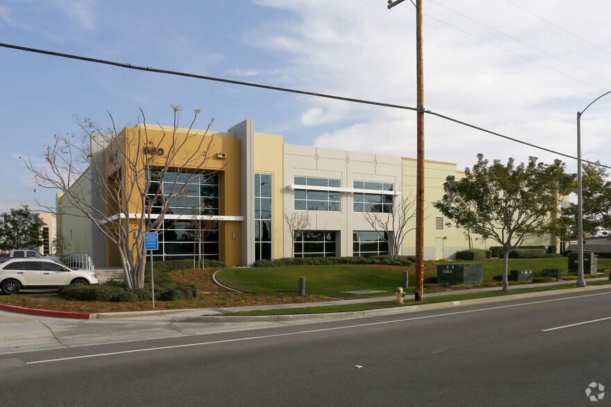 680 Main St, Riverside, CA à louer - Photo du bâtiment - Image 2 de 5