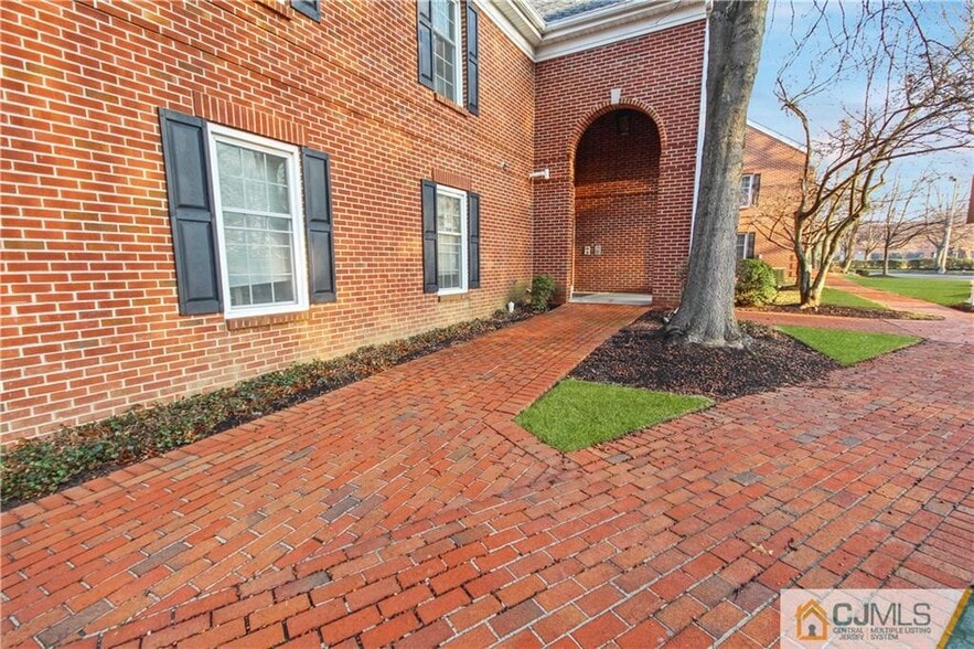 7 Auer Ct, East Brunswick, NJ à louer - Photo du bâtiment - Image 2 de 9