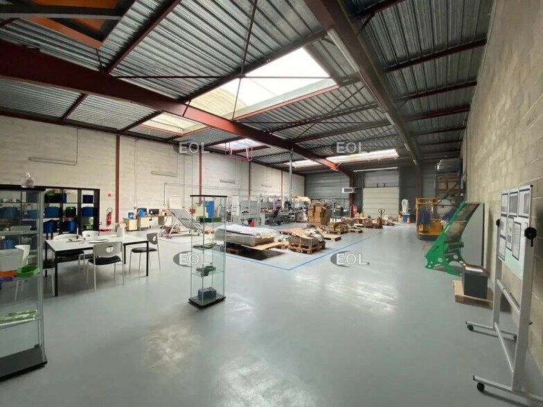 Flex in Saint-Pierre-du-Perray for lease - Building Photo - Image 2 of 17