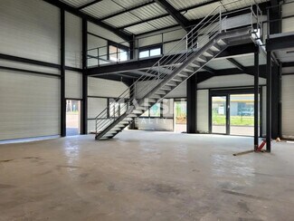 Plus de détails pour Local d'activités à louer