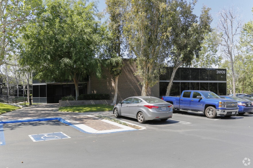 20935 Warner Center Ln, Woodland Hills, CA for lease - Primary Photo - Image 2 of 45