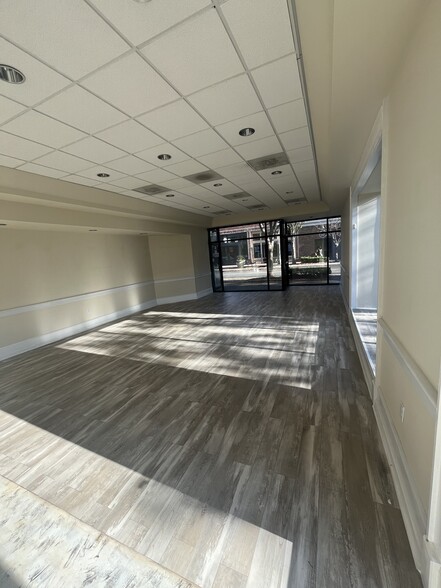 140 E Main St, Rock Hill, SC for lease - Building Photo - Image 3 of 5