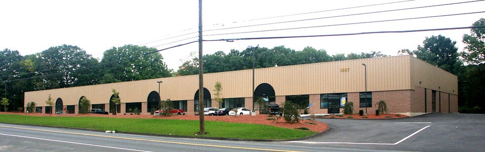 1087 Federal Rd, Brookfield, CT for lease - Primary Photo - Image 1 of 2