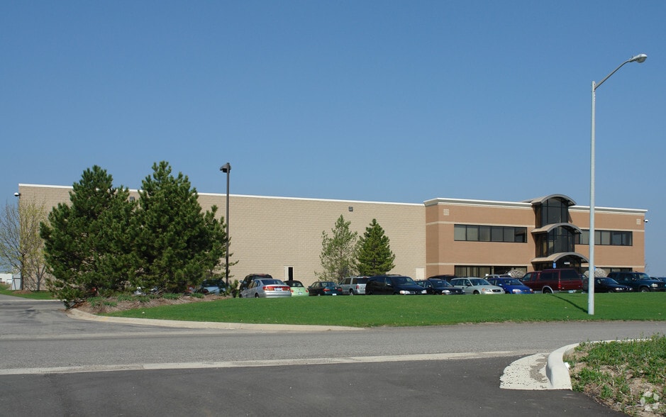 4555 Danvers Dr SE, Grand Rapids, MI for lease - Primary Photo - Image 1 of 7