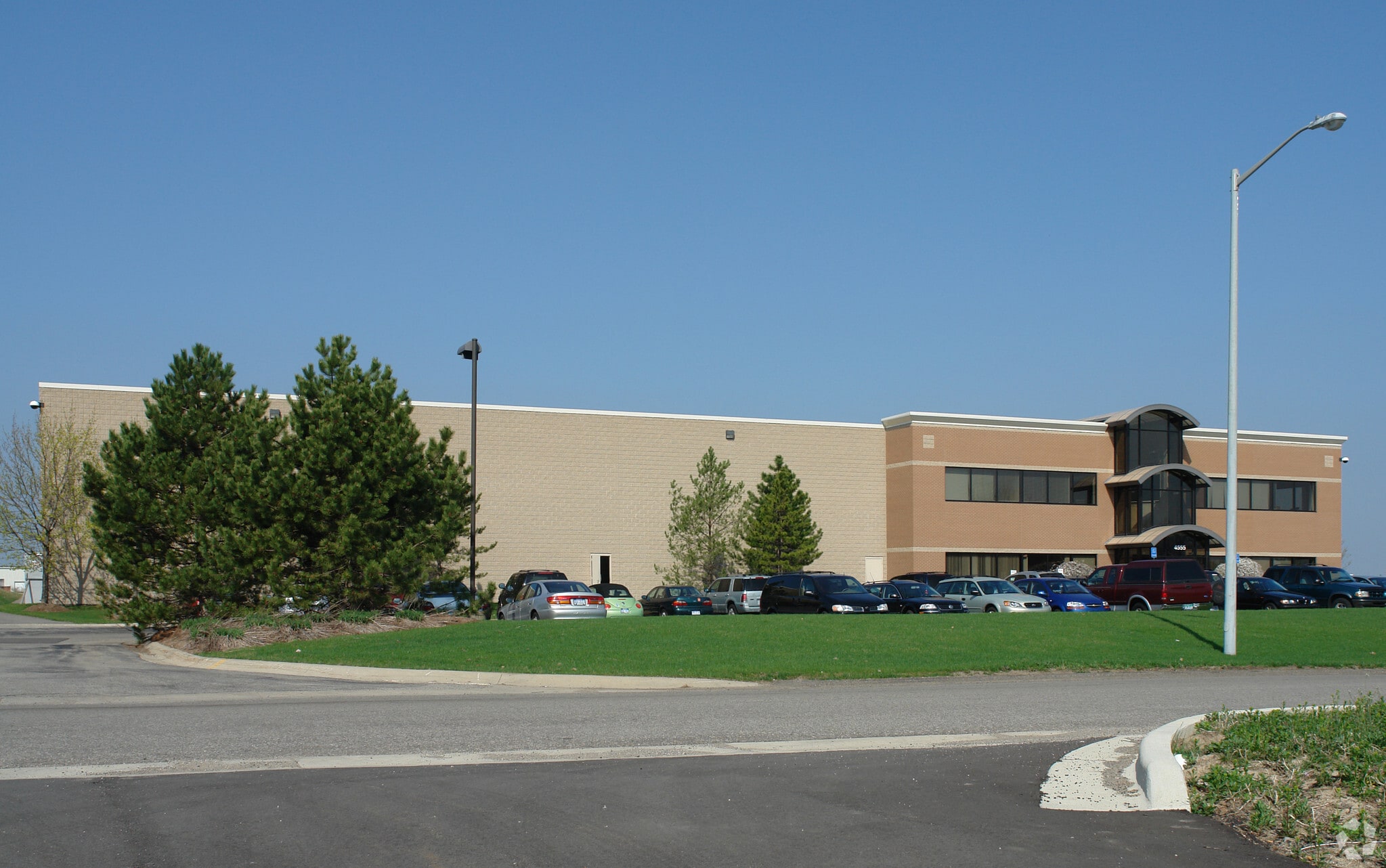 4555 Danvers Dr SE, Grand Rapids, MI for lease Primary Photo- Image 1 of 8