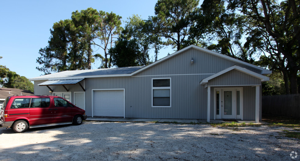 1324 S 14th St, Fernandina Beach, FL à louer - Photo principale - Image 1 de 23