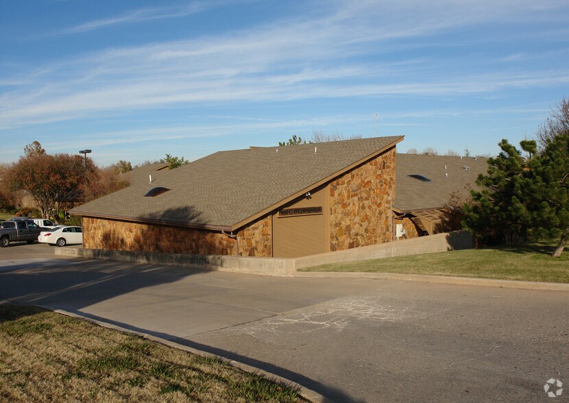 4417 W Gore Blvd, Lawton, OK à vendre - Photo du bâtiment - Image 2 de 2